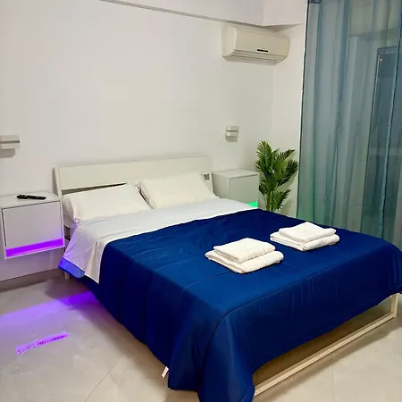 ゲストハウス Easyhomeinnaples 2*