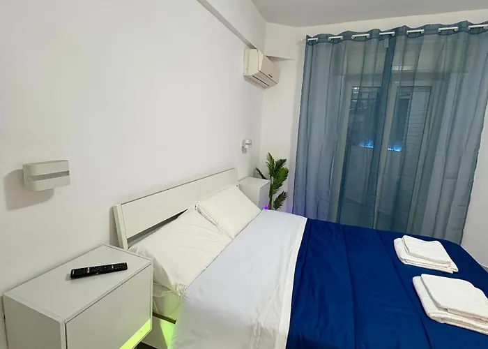 Easyhomeinnaples Pensión 2*